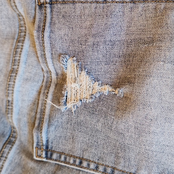 Lane Bryant Mid- Rise Girlfriend Denim Shorts - Picture 3 of 4